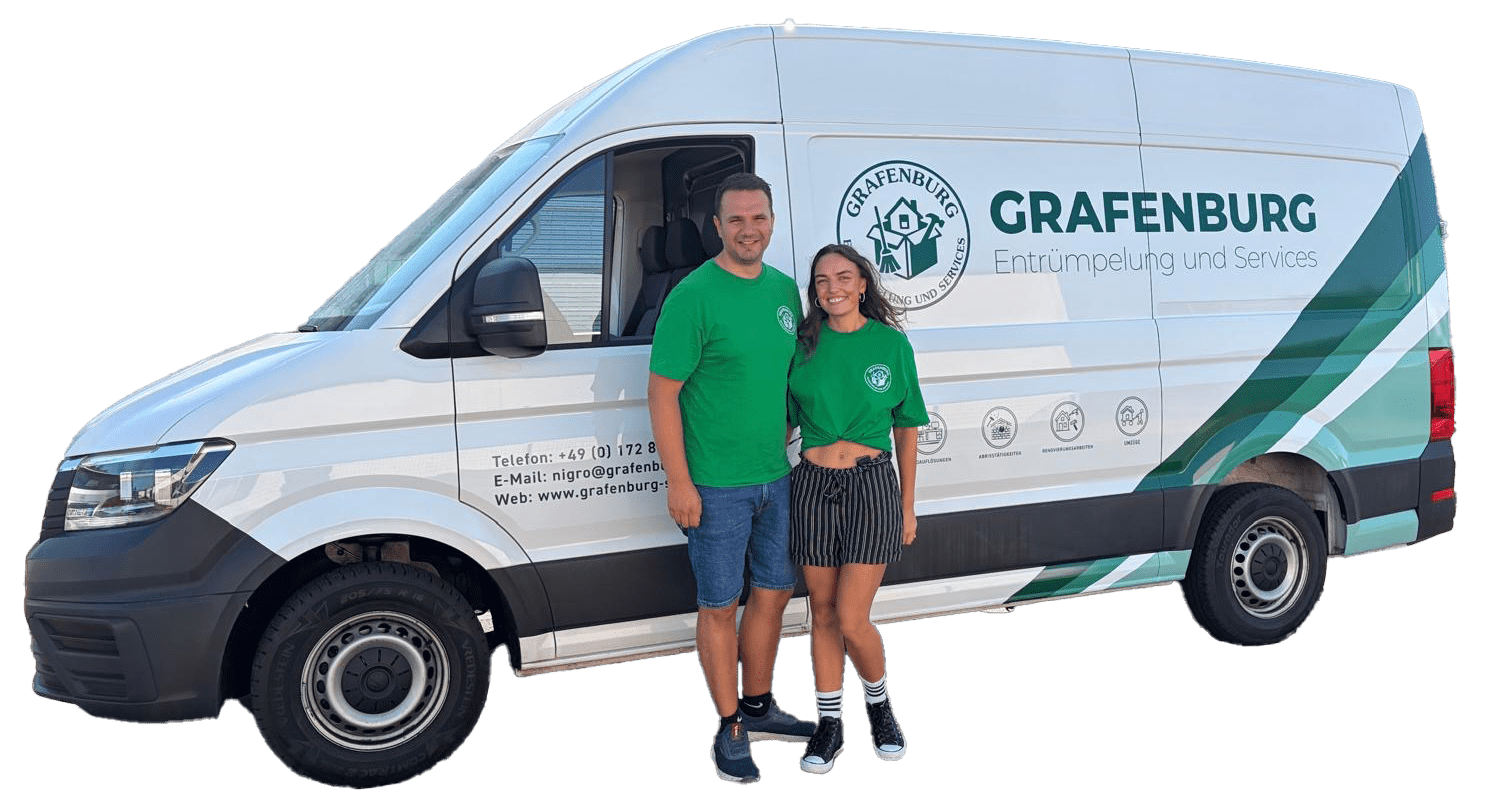 Kevin und Cornelia Nigro von Grafenburg Entrümpelung & Services vor ihrem Firmenfahrzeug in Velbert