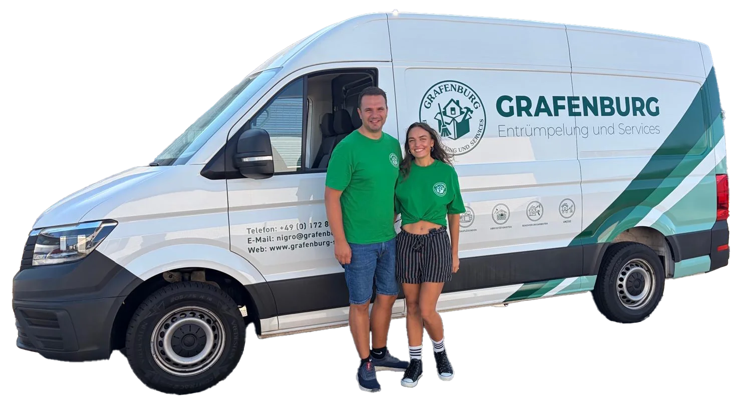 Kevin und Cornelia Nigro von Grafenburg Entrümpelung & Services vor ihrem Firmenfahrzeug in Velbert